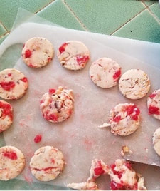 Delicious heart and bird-shaped cookies on elegant plates.