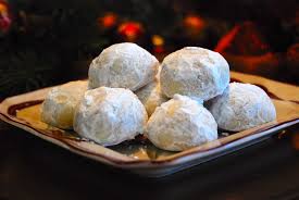 Plate of powdered sugar-covered cookies.